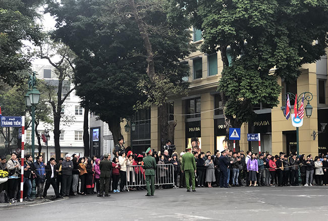 Hình ảnh lay động lòng du khách của người Việt dịp Thượng đỉnh Triều - Mỹ